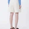 Bermudashorts i bomulds- og linnedcanvas, ecru Bermudashorts i bomulds- og linnedcanvas, ecru