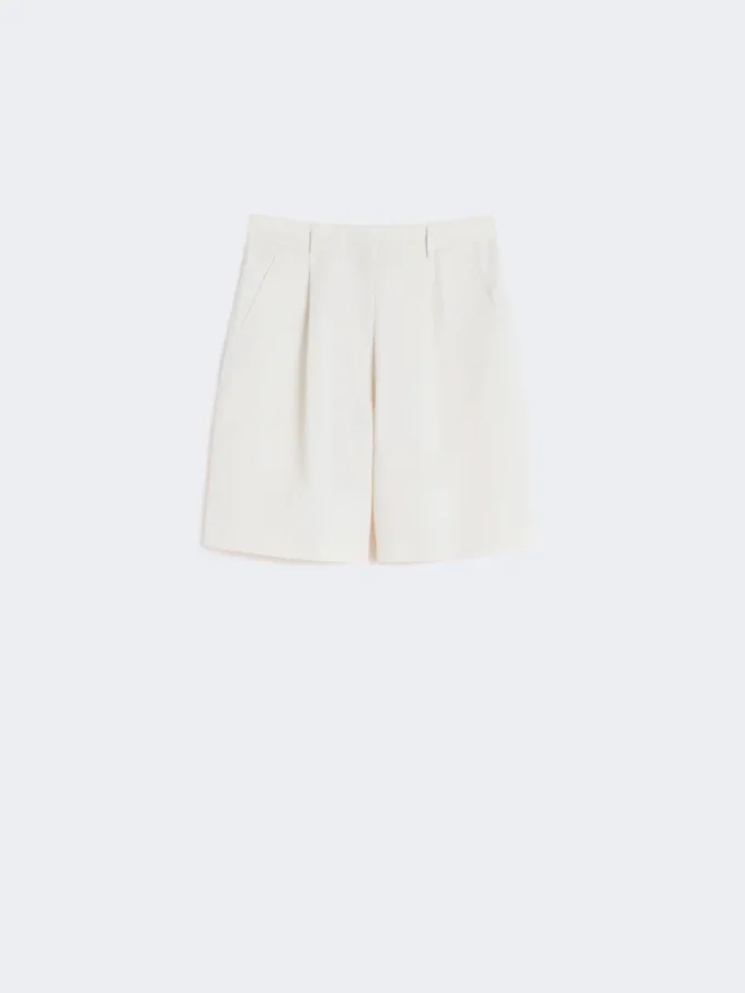 Bermudashorts i bomulds- og linnedcanvas, ecru Bermudashorts i bomulds- og linnedcanvas, ecru