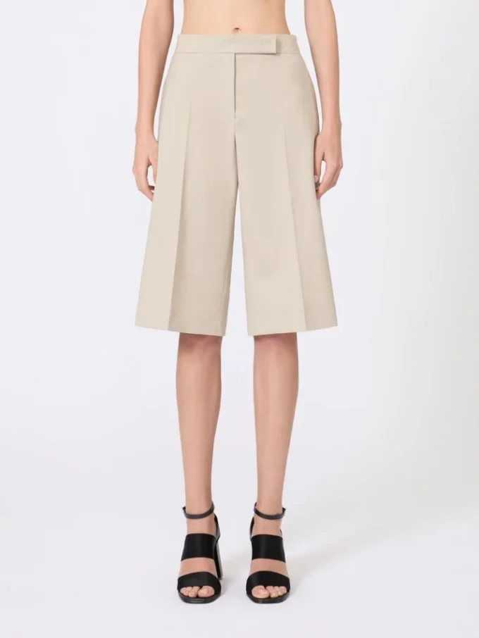 Bermudashorts i uld, mohair og silke, sandfarvede Bermudashorts i uld, mohair og silke, sandfarvede