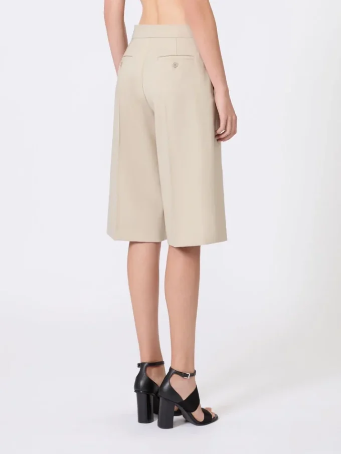 Bermudashorts i uld, mohair og silke, sandfarvede Bermudashorts i uld, mohair og silke, sandfarvede