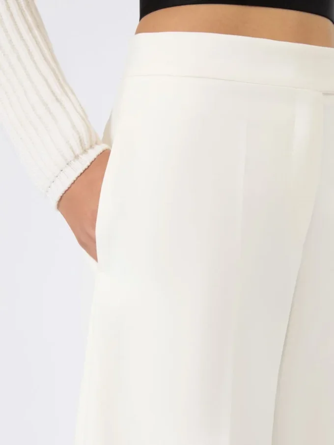 Bermudashorts i viskose-crepe-jersey, hvid Bermudashorts i viskose-crepe-jersey, hvid