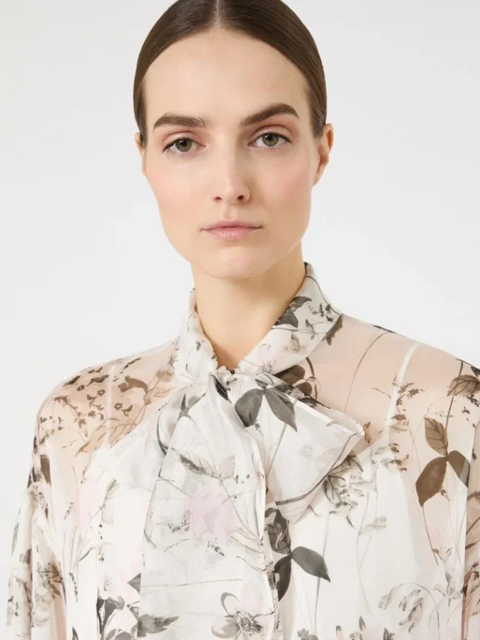 Bluse i mønstret chiffon, hvid Bluse i mønstret chiffon, hvid
