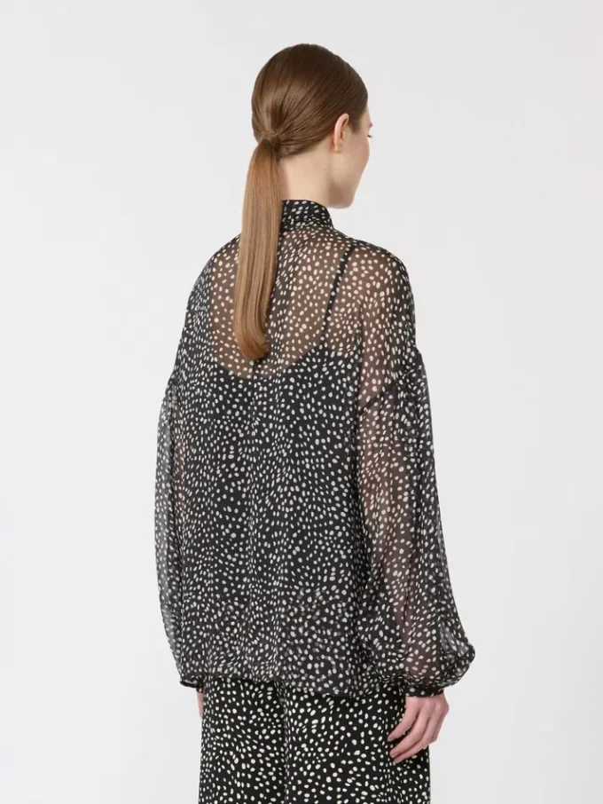 Bluse i printet chiffon, sort Bluse i printet chiffon, sort