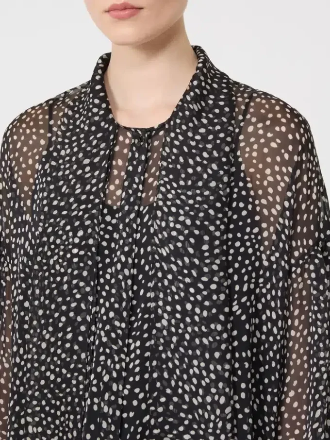 Bluse i printet chiffon, sort Bluse i printet chiffon, sort