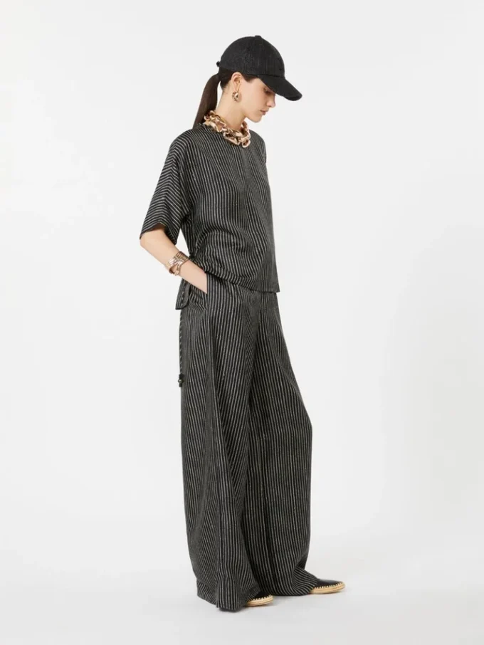 Bluse i trykt silke, sort hvid Bluse i trykt silke, sort hvid