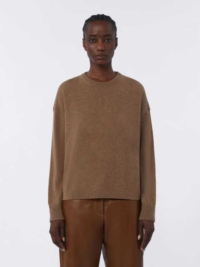 Boksformet sweater i uld og kashmir, mudderfarve Boksformet sweater i uld og kashmir, mudderfarve