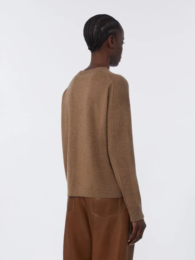 Boksformet sweater i uld og kashmir, mudderfarve Boksformet sweater i uld og kashmir, mudderfarve