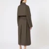 Bred vandafvisende trenchcoat i twill, grøn Bred vandafvisende trenchcoat i twill, grøn