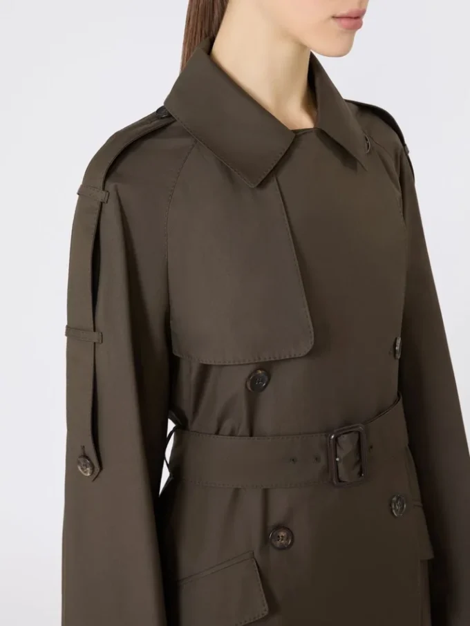 Bred vandafvisende trenchcoat i twill, grøn Bred vandafvisende trenchcoat i twill, grøn