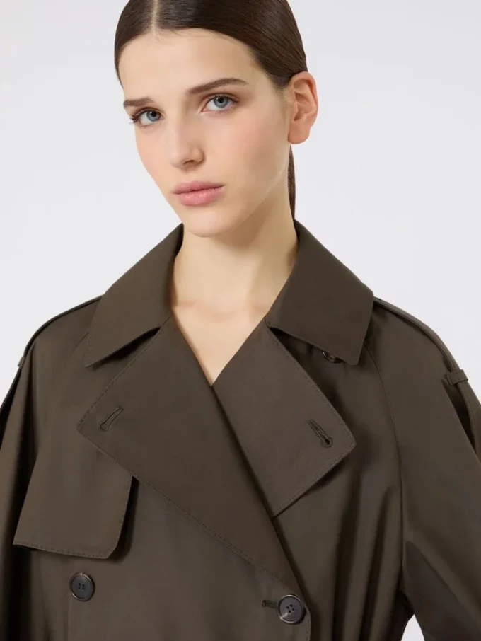 Bred vandafvisende trenchcoat i twill, grøn Bred vandafvisende trenchcoat i twill, grøn