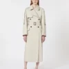 Bred vandafvisende trenchcoat i twill, naturfarvet Bred vandafvisende trenchcoat i twill, naturfarvet