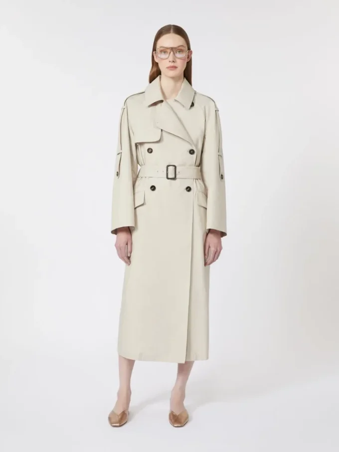 Bred vandafvisende trenchcoat i twill, naturfarvet Bred vandafvisende trenchcoat i twill, naturfarvet
