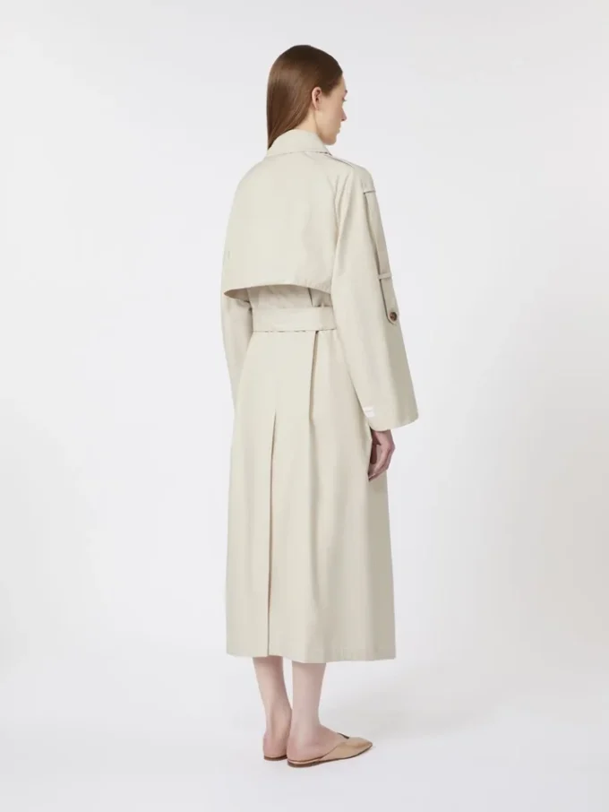 Bred vandafvisende trenchcoat i twill, naturfarvet Bred vandafvisende trenchcoat i twill, naturfarvet