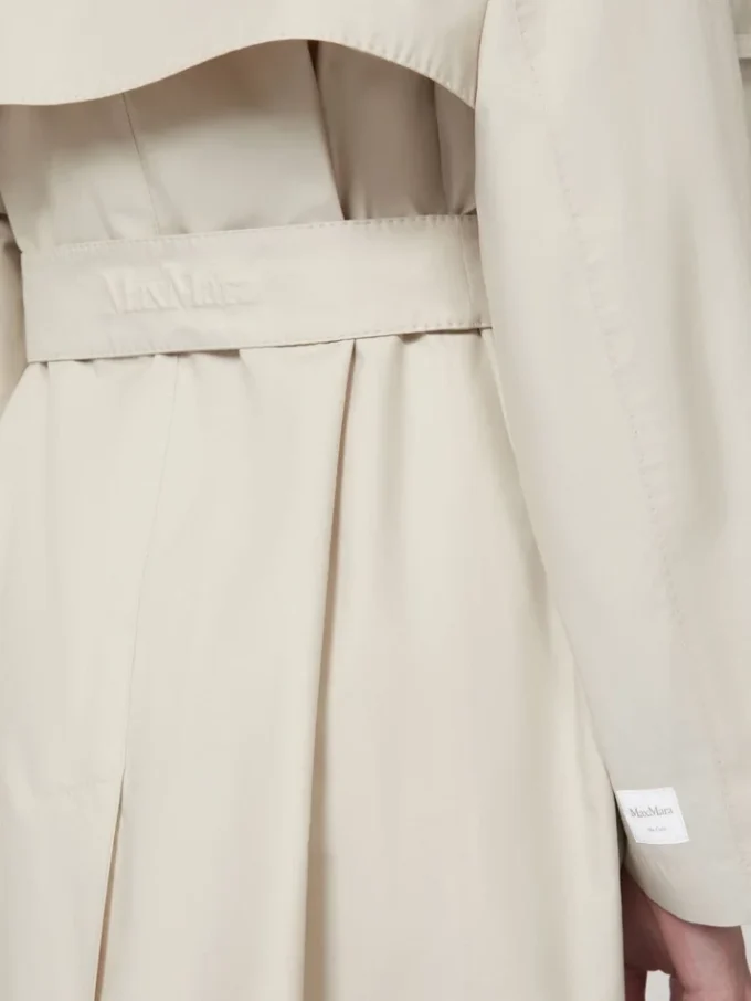 Bred vandafvisende trenchcoat i twill, naturfarvet Bred vandafvisende trenchcoat i twill, naturfarvet