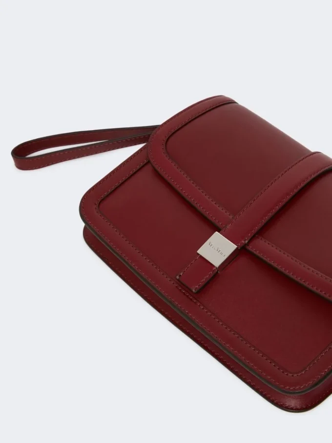 Clutch i glat læder, bordeaux Clutch i glat læder, bordeaux