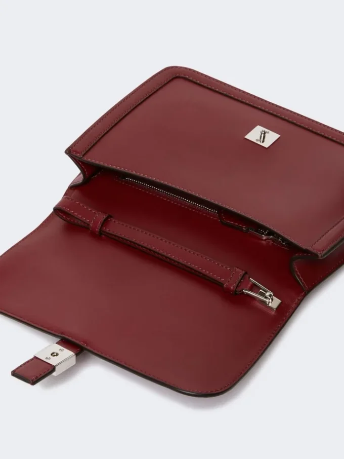 Clutch i glat læder, bordeaux Clutch i glat læder, bordeaux