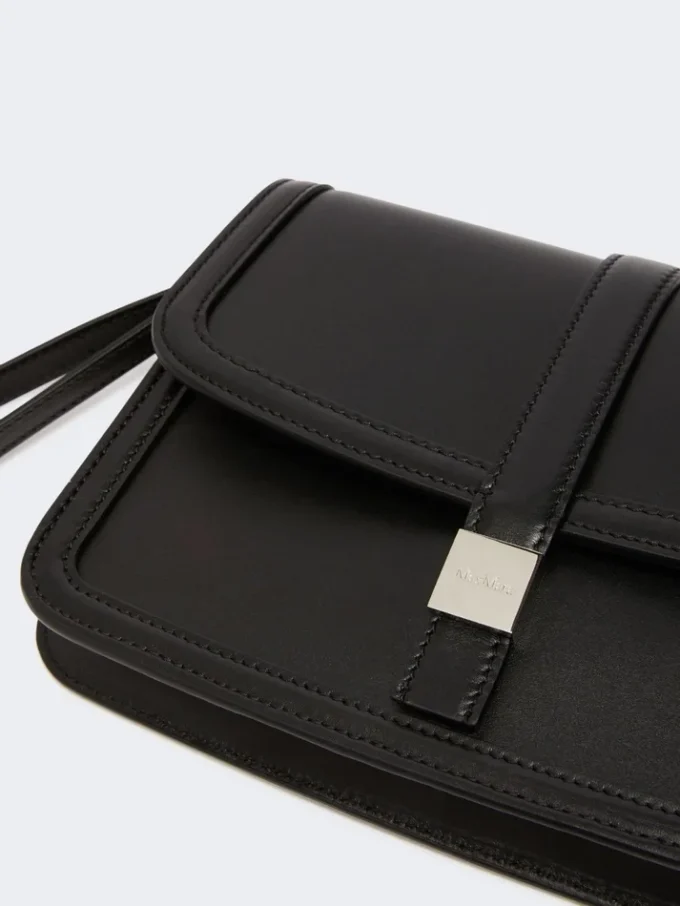 Clutch i glat læder, sort Clutch i glat læder, sort