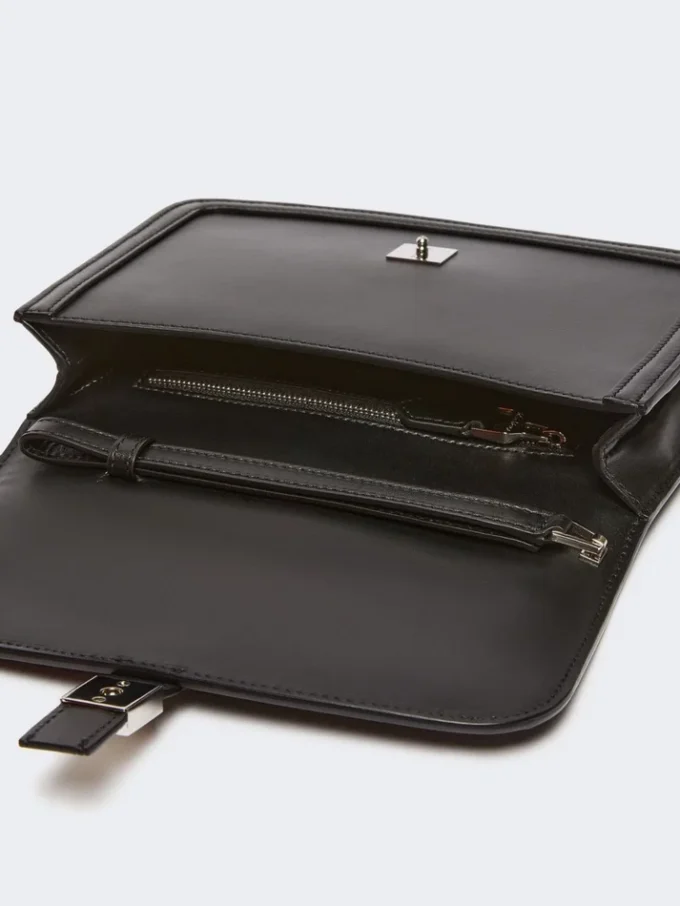 Clutch i glat læder, sort Clutch i glat læder, sort