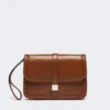 Clutch i glat læder, tobak Clutch i glat læder, tobak