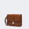 Clutch i glat læder, tobak Clutch i glat læder, tobak