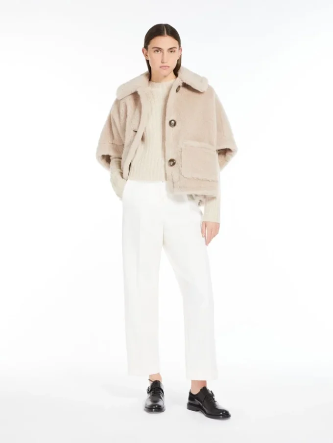 Kappe i alpaca og uld-teddy-stof, beige Kappe i alpaca og uld-teddy-stof, beige