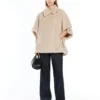 Kappe i alpaca og uld-teddy-stof, beige Kappe i alpaca og uld-teddy-stof, beige