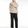 Kappe i alpaca og uld-teddy-stof, beige Kappe i alpaca og uld-teddy-stof, beige