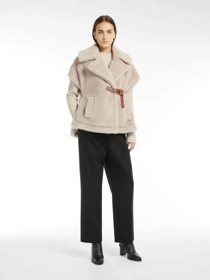 Kappe i alpaca og uld-teddy-stof, beige Kappe i alpaca og uld-teddy-stof, beige
