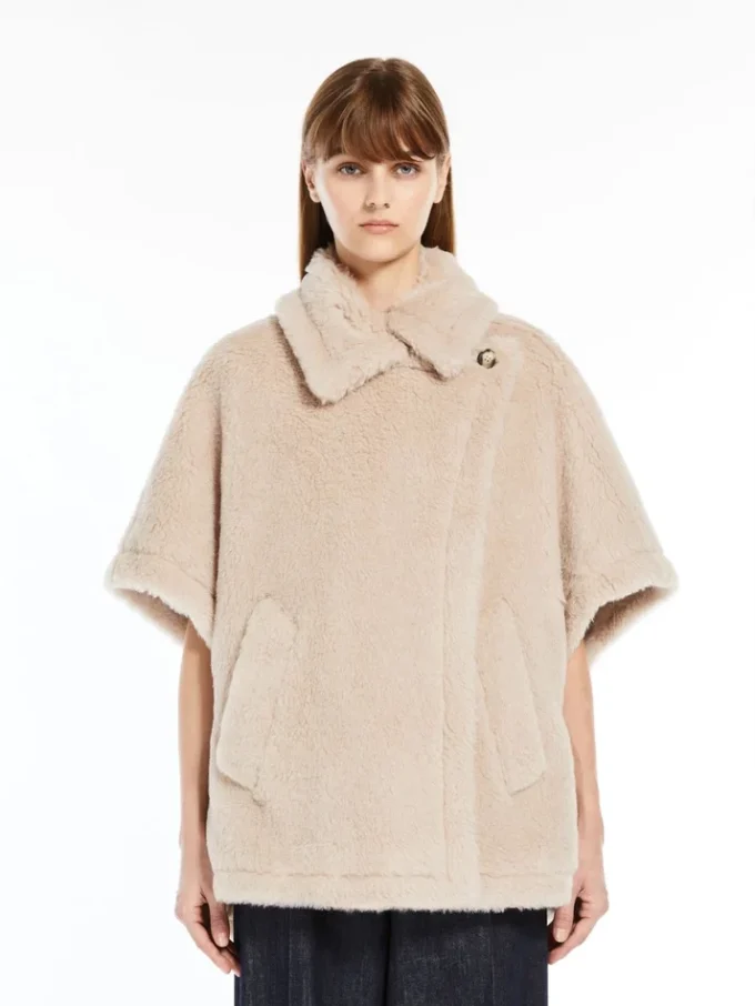 Kappe i alpaca og uld-teddy-stof, beige Kappe i alpaca og uld-teddy-stof, beige