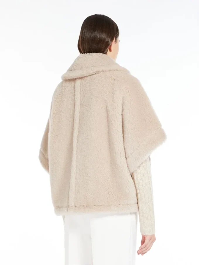 Kappe i alpaca og uld-teddy-stof, beige Kappe i alpaca og uld-teddy-stof, beige