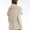 Kappe i alpaca og uld-teddy-stof, beige Kappe i alpaca og uld-teddy-stof, beige