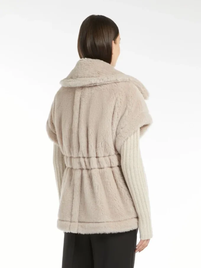 Kappe i alpaca og uld-teddy-stof, beige Kappe i alpaca og uld-teddy-stof, beige