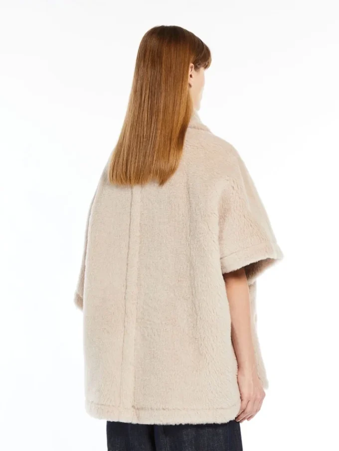 Kappe i alpaca og uld-teddy-stof, beige Kappe i alpaca og uld-teddy-stof, beige