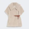 Kappe i alpaca og uld-teddy-stof, beige Kappe i alpaca og uld-teddy-stof, beige