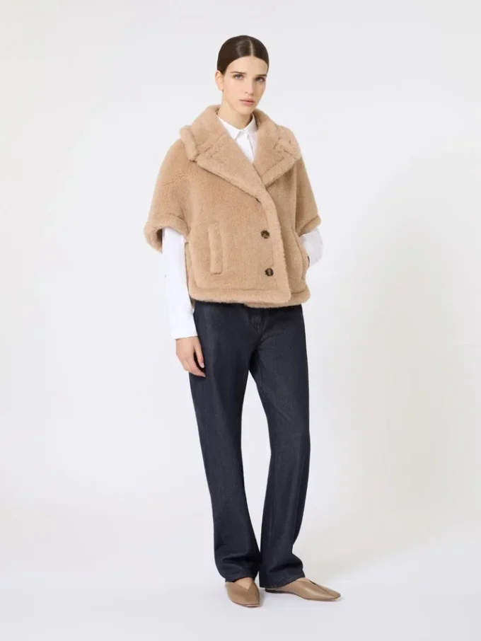 Kappe i teddy-stof af alpaca og kashmir med boxy-pasform, beige Kappe i teddy-stof af alpaca og kashmir med boxy-pasform, beige