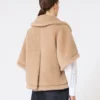 Kappe i teddy-stof af alpaca og kashmir med boxy-pasform, beige Kappe i teddy-stof af alpaca og kashmir med boxy-pasform, beige