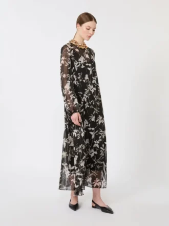 Kjole i printet chiffon, sort