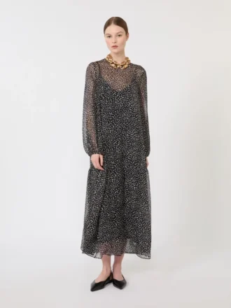 Kjole i printet chiffon, sort