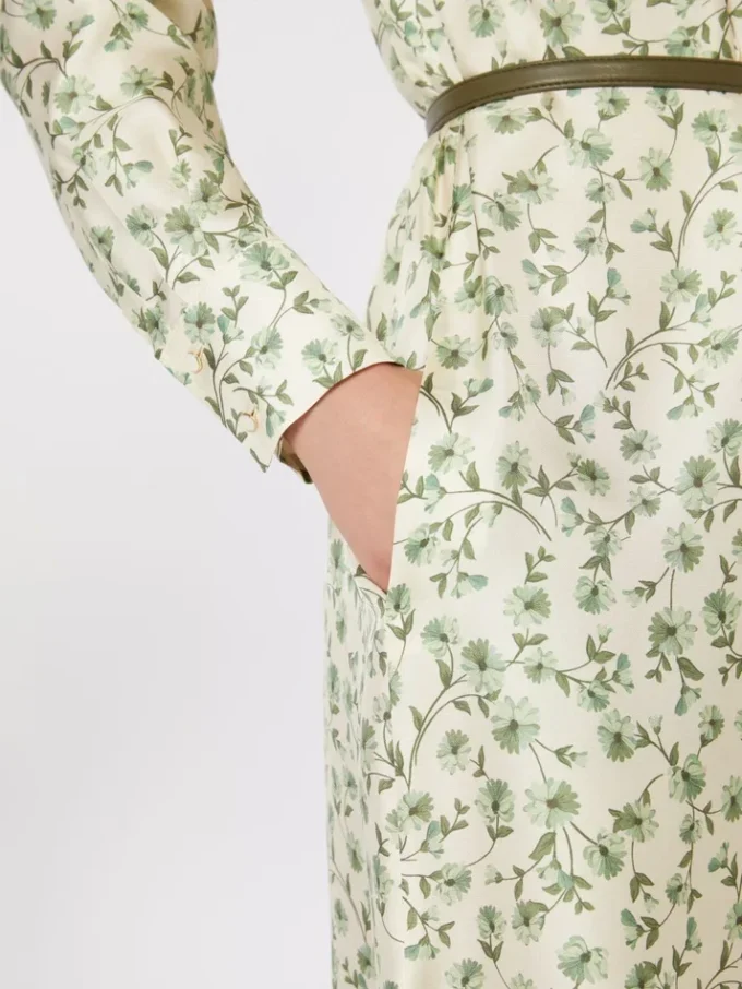 Kjole i silketwill med print, elfenben Kjole i silketwill med print, elfenben