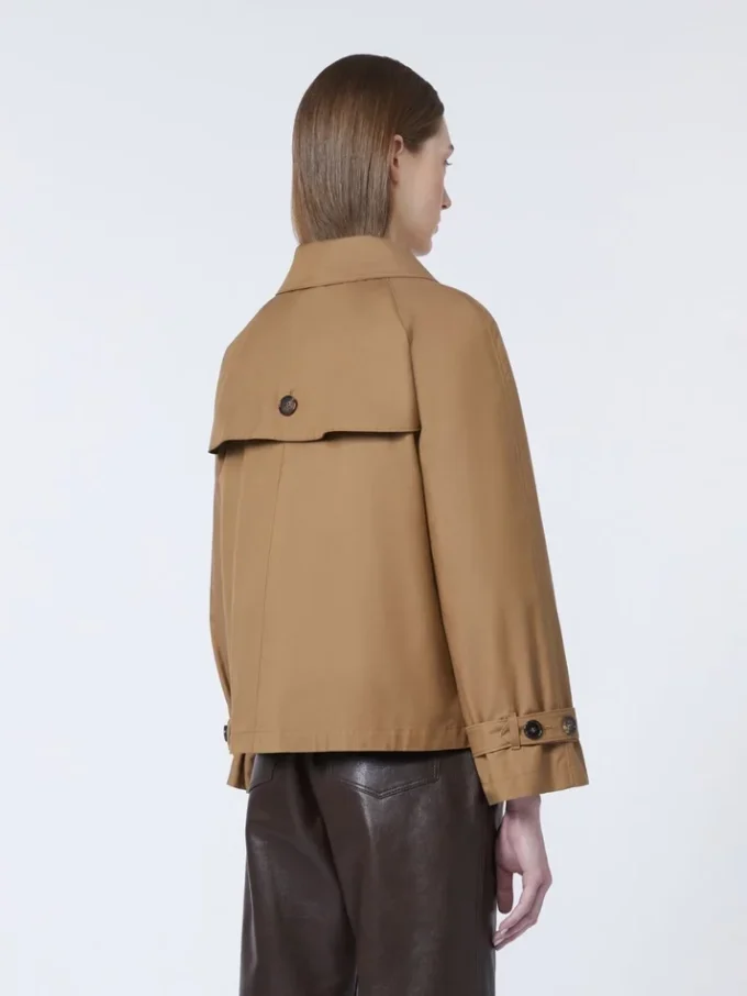 Kort vandafvisende trenchcoat i twill, brun Kort vandafvisende trenchcoat i twill, brun