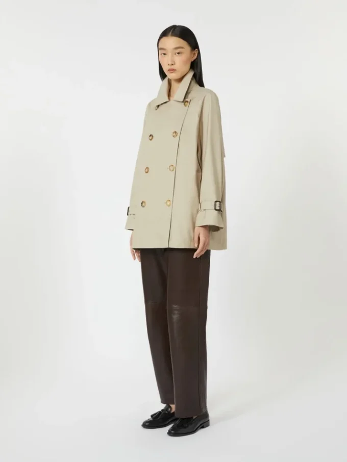 Kort vandafvisende trenchcoat i twill, sand Kort vandafvisende trenchcoat i twill, sand