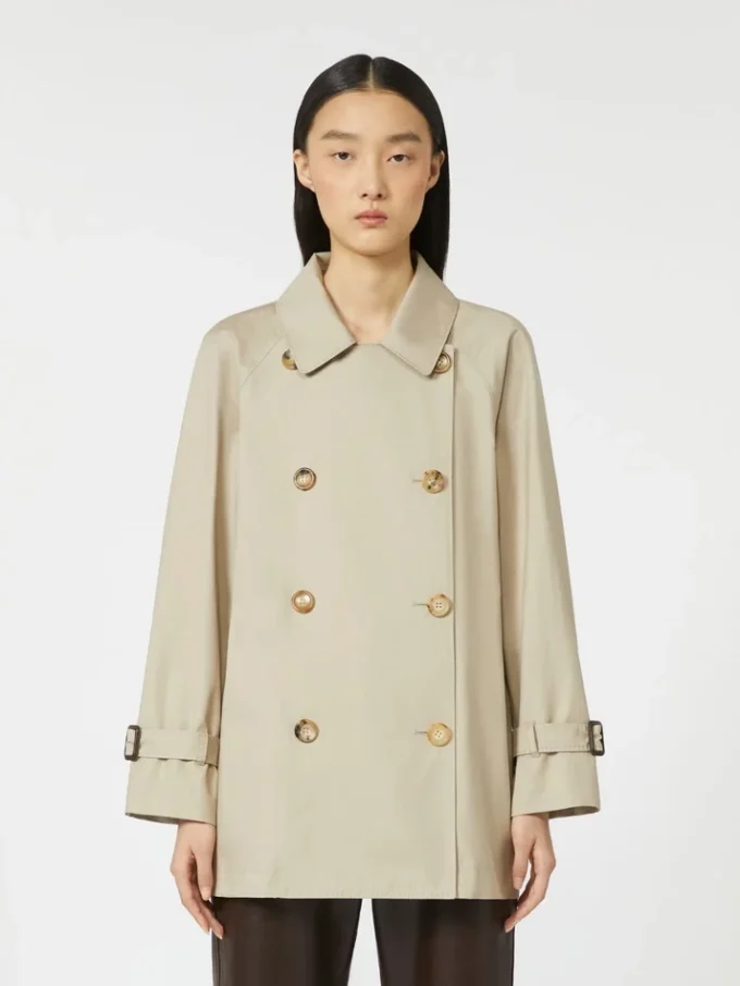 Kort vandafvisende trenchcoat i twill, sand Kort vandafvisende trenchcoat i twill, sand