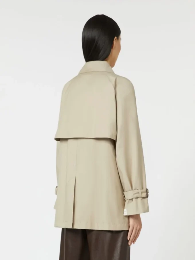 Kort vandafvisende trenchcoat i twill, sand Kort vandafvisende trenchcoat i twill, sand