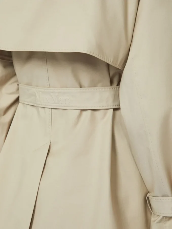 Kort vandafvisende trenchcoat i twill, sand Kort vandafvisende trenchcoat i twill, sand