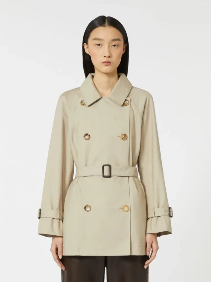 Kort vandafvisende trenchcoat i twill, sand Kort vandafvisende trenchcoat i twill, sand