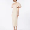 Lang jacquard-cloque-kjole, pudderfarvet Lang jacquard-cloque-kjole, pudderfarvet