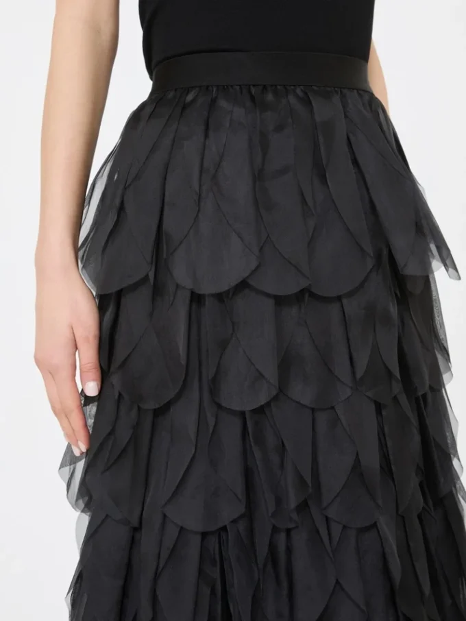 Lang nederdel med kronblade i silkeorganza, sort Lang nederdel med kronblade i silkeorganza, sort
