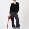 Løstsiddende sweater i uld og kashmir, sort Løstsiddende sweater i uld og kashmir, sort