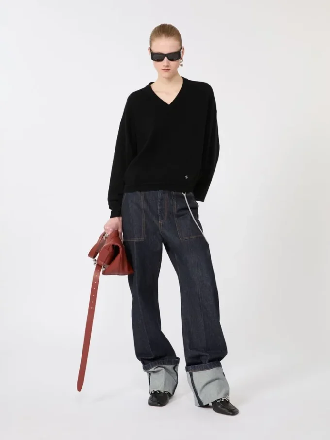 Løstsiddende sweater i uld og kashmir, sort Løstsiddende sweater i uld og kashmir, sort