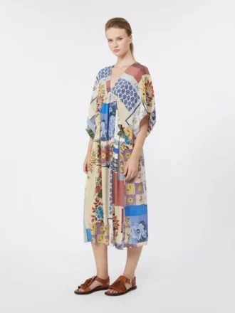 Midi-kjole i trykt silke-crepe de chine, flerfarvet